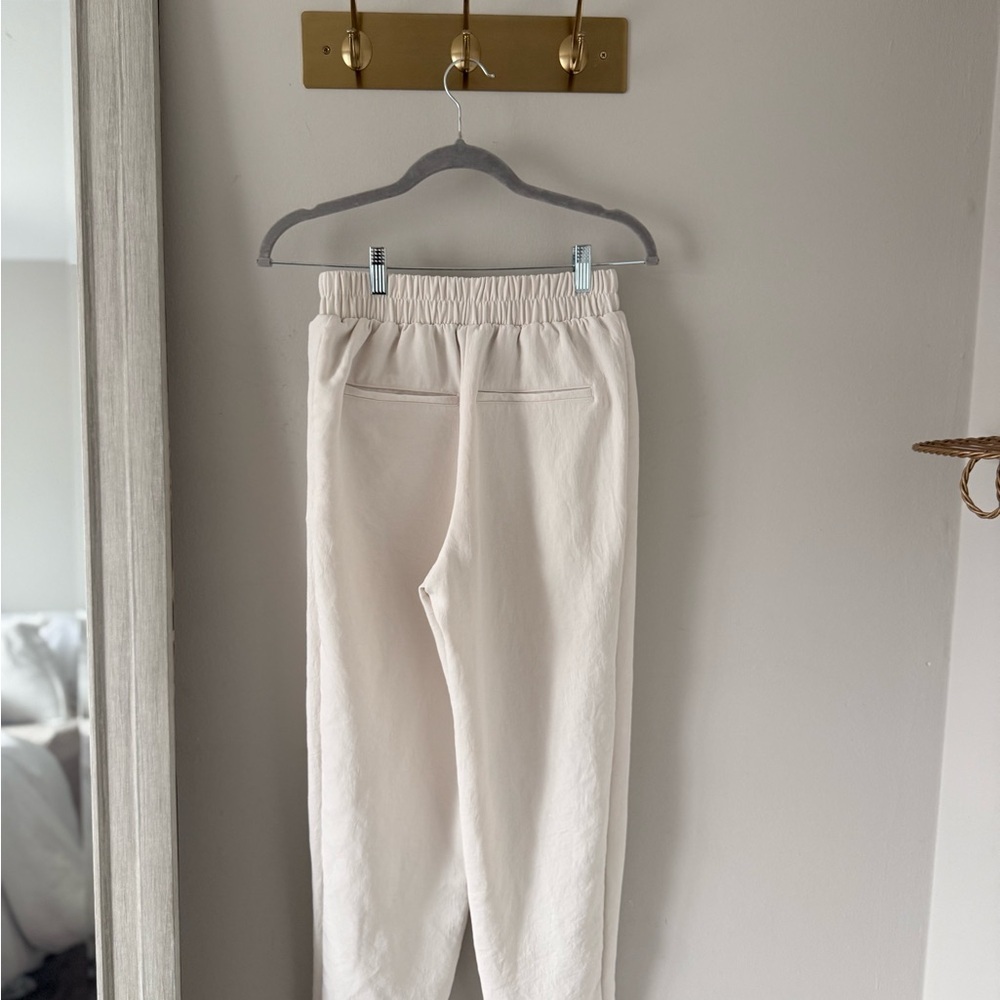 CHIC LIGHTWEIGHT PANTS - CAPSULE WARDROBE STAPLE PIECE - Picture 4 of 5